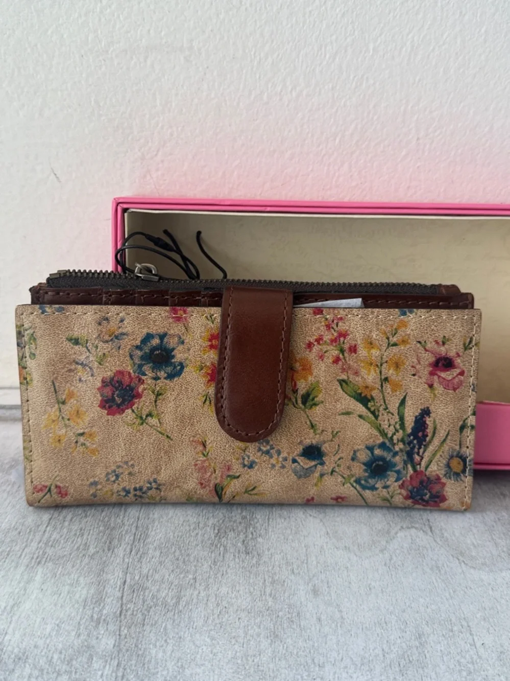 PATRICIA NASH Nazari Prairie Rose Leather Bi- Fold Continental Tan Floral Wallet